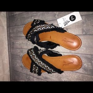 Universal thread slip on sandals 7.5